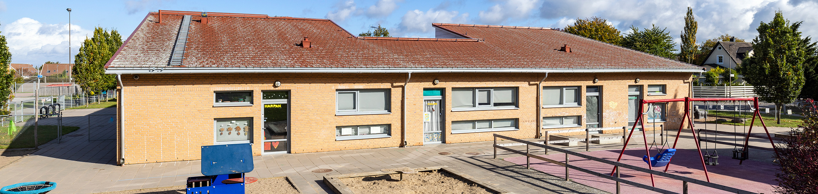 Maryhills förskola är byggd i ett plan och har sex avdelningar.